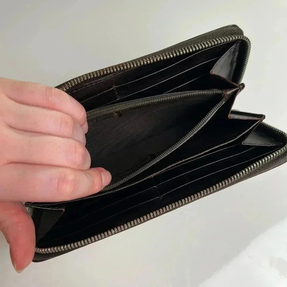 Gucci Diamante Leather Round Zipper Long Wallet - Picture 8 of 8